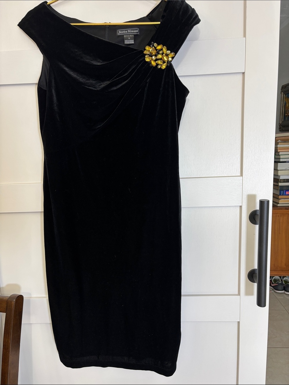 Jessica Howard Black Velvet One-Shoulder Sheath Dress with Gold Brooch Accent
